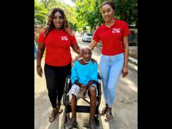 Sitting in his new wheelchair, Mr Pints is flanked by Alicia Grant and entertainer D’Angel. 