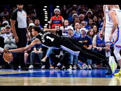 San Antonio Spurs forward/centre Victor Wembanyama (1) dives for the free ball.