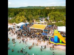 Igloo, part of the Dream Weekend, pulled a solid crowd of beach loving patrons.