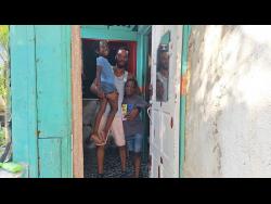 Jermaine Bentley with his children.