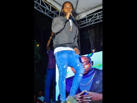 Jahvillani, the featured artiste, performs at Hillz Vision, and he wore his brand new Clarks pon foot.