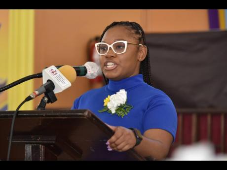 Ronece Simpson, Bunny Diamond’s daughter, gives the eulogy.