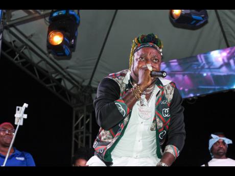 The ‘Energy Gad’ gets passionate on stage at the Strictly2K Throwback Music Festival. 