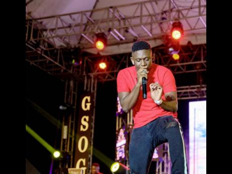 DJ Insaneo of Jugglin’ Masters pumped the crowd up with a mixture of trending and classic hits.