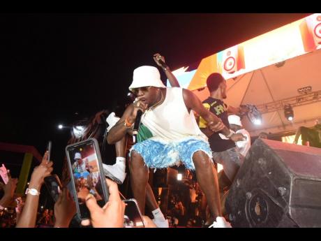 LEFT: The ‘Dancing King’, Ding Dong, treated patrons to a high-energy performance.