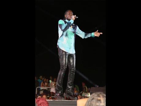 Aidonia doing what he does best – giving his fans a performance to remember.
