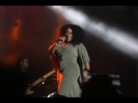 Etana put her powerhouse vocals on display.