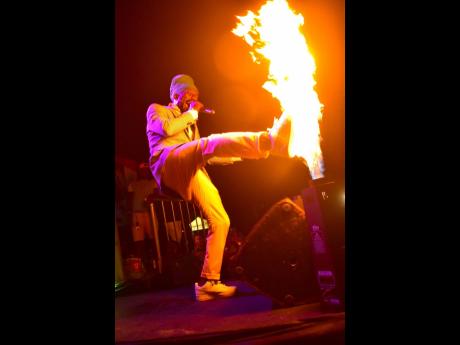 Sizzla was in red hot form at Fashionistas. 
