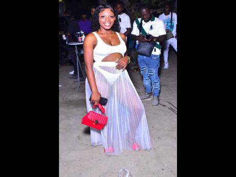 Nally is a big fan of the Brunch in the City beach party and couldn’t miss this edition.