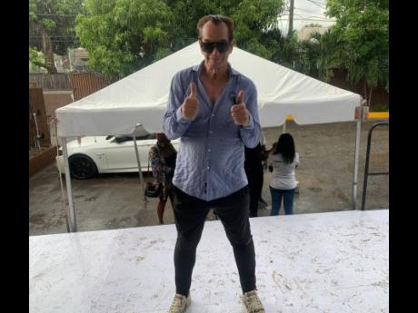 Credit: Natasha Williams Joe Bogdanovich lends his support to the Bounty Foundation in fulfilling its promise to aid in the medical expenses of their ailing ‘musical brother,’ Stitchie.