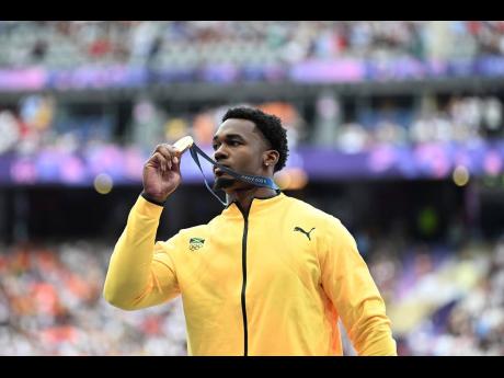 Credit: Gladstone Taylor Photos Roje Stona shows his gold medal for his Olympic record-breaking win in the men’s discus throw inside the Stade de France, Saint-Denis, Paris France on Thursday August 8, 2024.