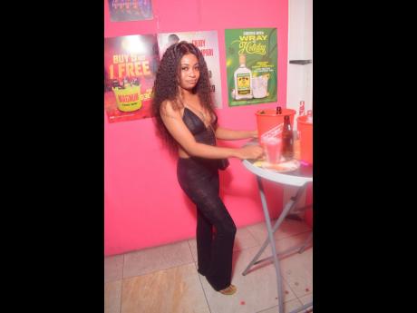 Cheryl greets the STAR lens.