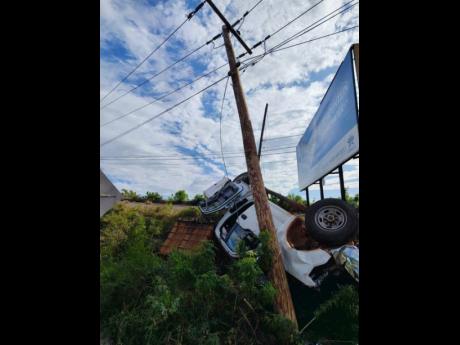 An emergency outage is required to replace a broken pole due to M/Vehicle Accident on Spur Tree Hill