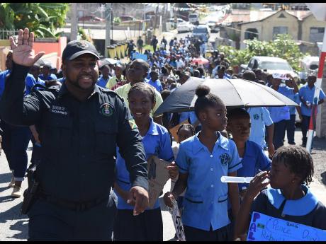 Members of the security forces accompanied those who participated in the march.