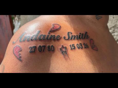 Smith’s sister shows the tattoo she got in tribute to him.