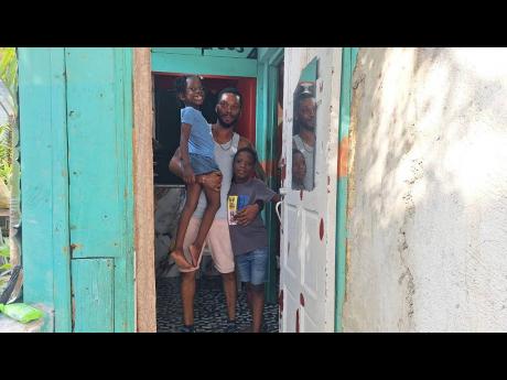 Jermaine Bentley with his children.