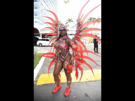 This first-time chipper, Annika Ellis, did not come for no small fête, rocking Inferno.